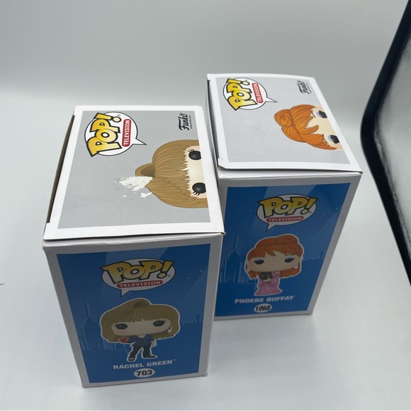 Friends funko pops set of 2 NWT - Picture 2 of 7